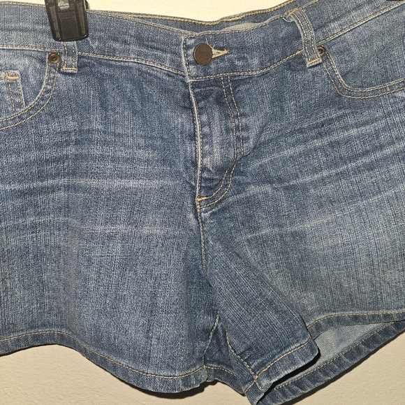 New York & Company Blue Jean Shorts Size 10 - Picture 3 of 9